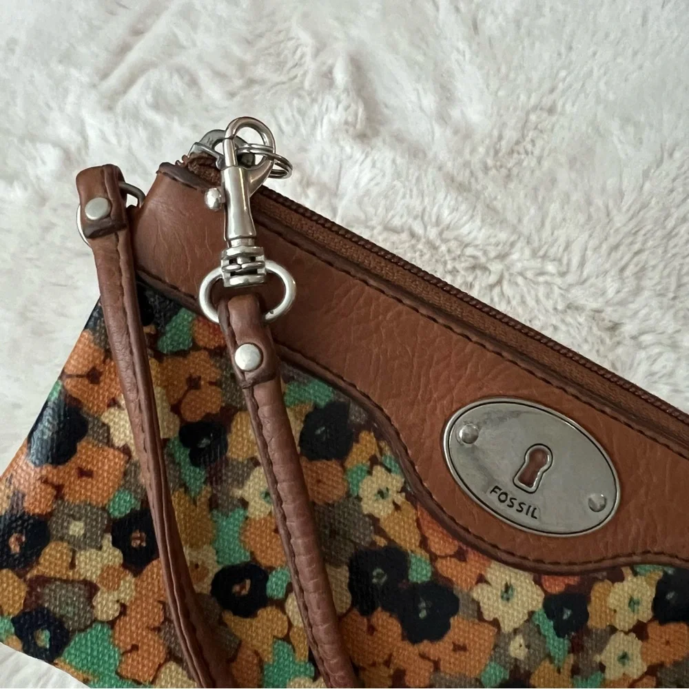 FOSSIL Key Per floral print and brown leather wristlet